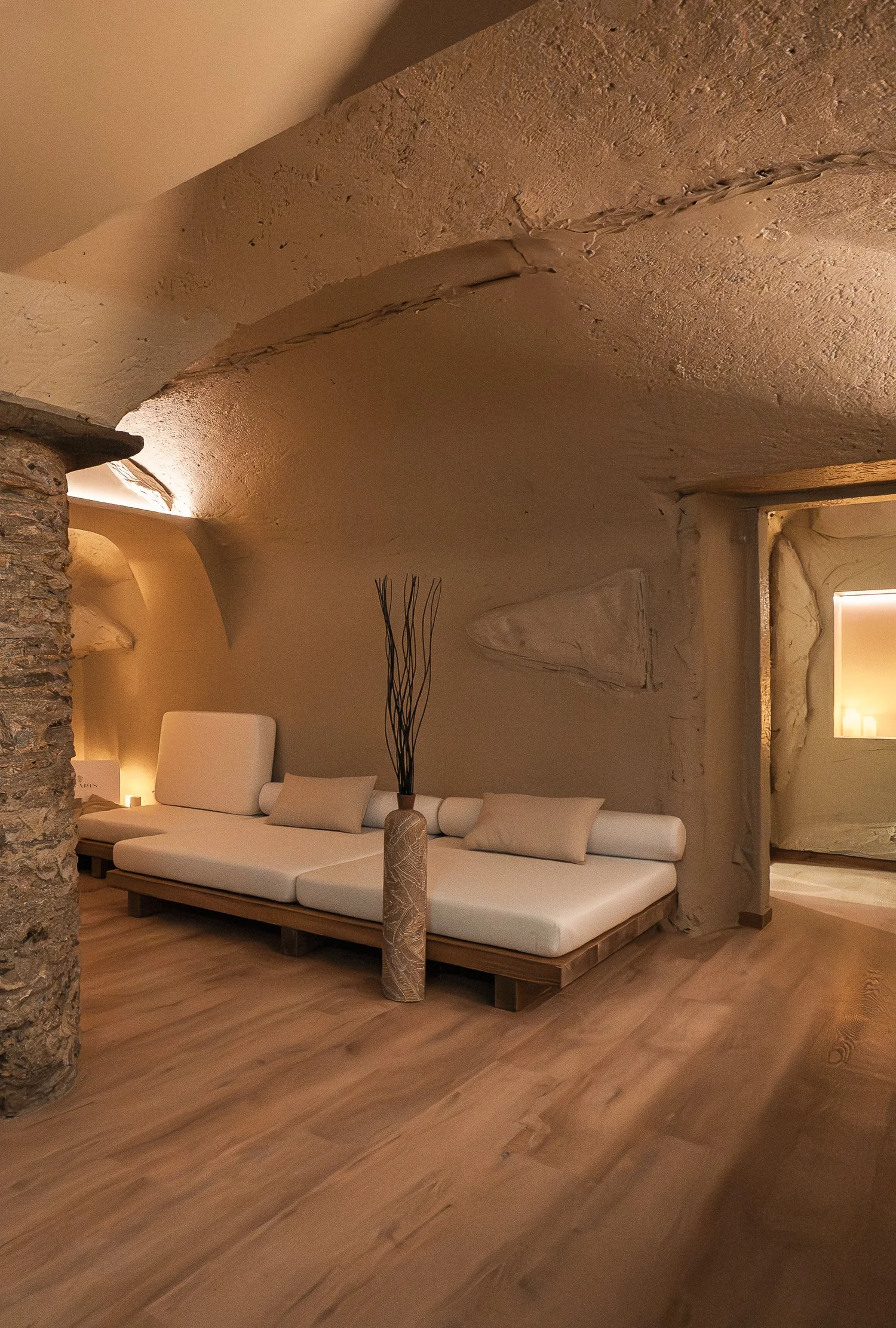 Relaxation area with chaise longues in the wellness area