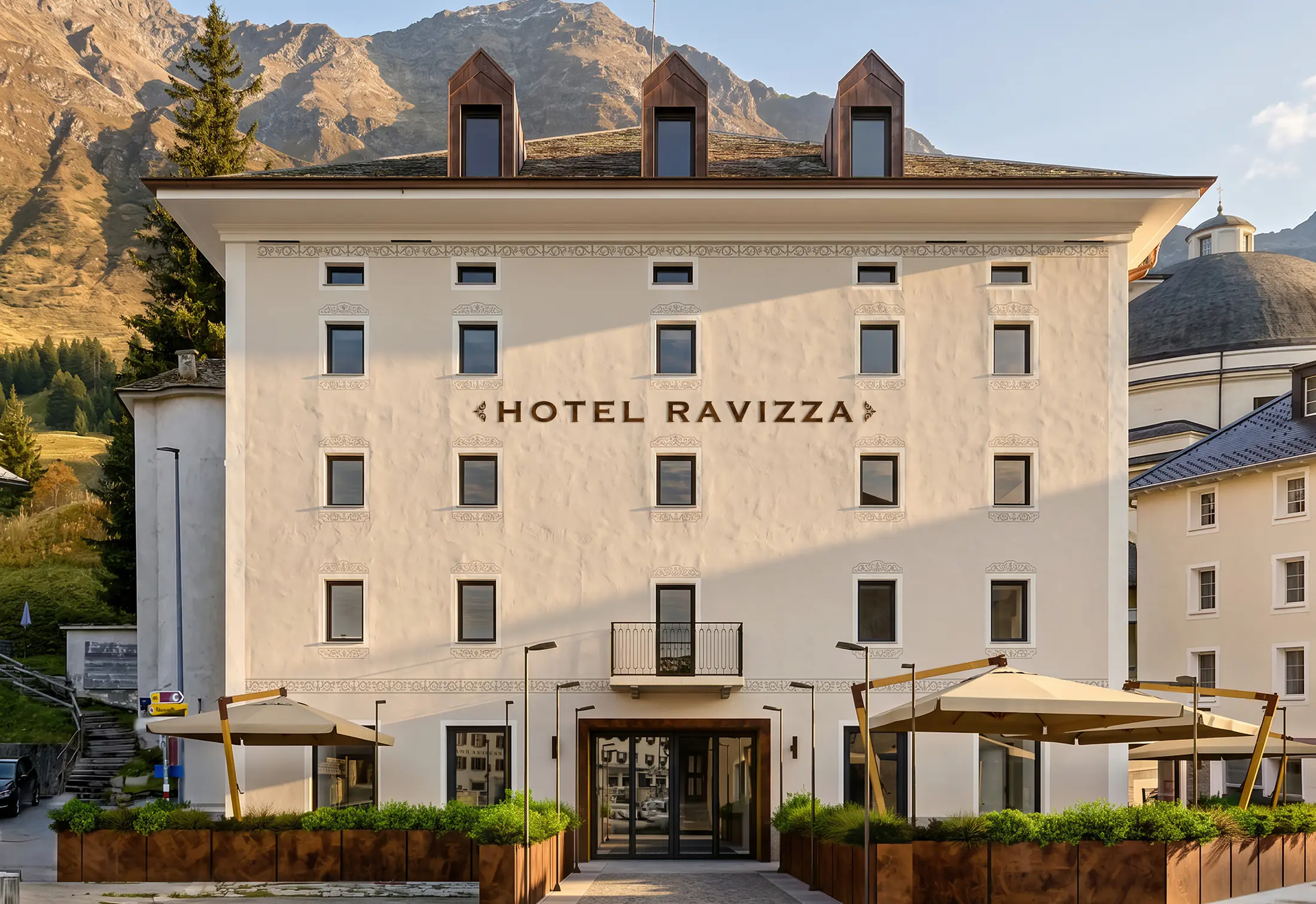 Rendering del progetto: la facciata dell'Hotel Ravizza al tramonto, con le montagne